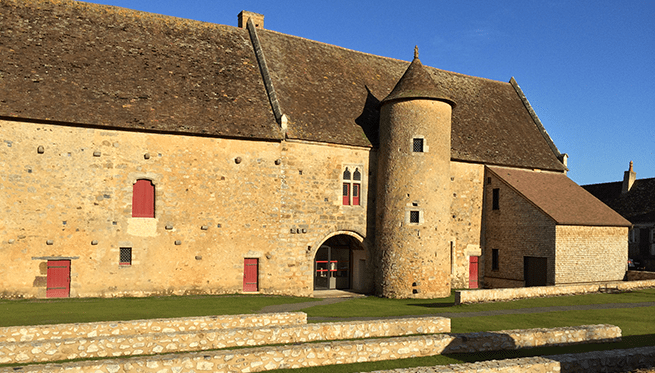 Manoir-de-la-cour-vue-pleine_article